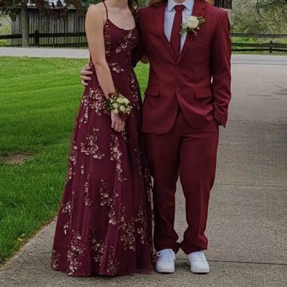 * Burgundy formal lace up dress
* Size small 
* From Macy’s (2 years old)